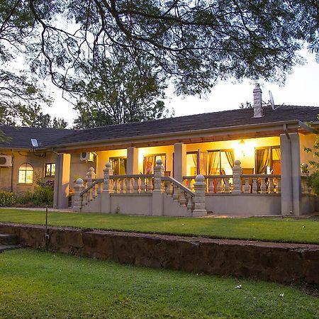 Bush Lovers Lodge โมดิมอเลอ ภายนอก รูปภาพ