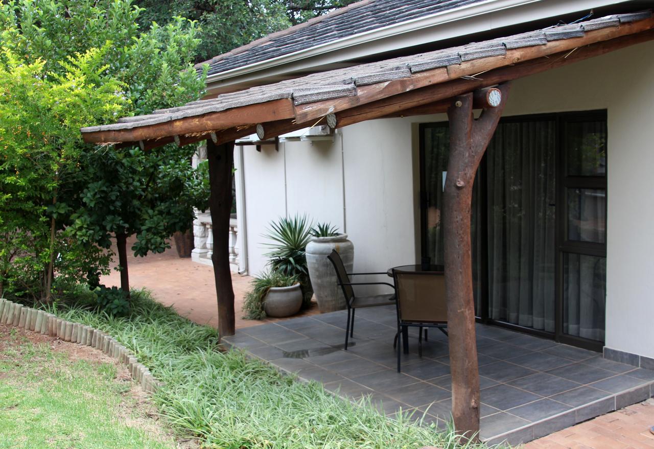 Bush Lovers Lodge โมดิมอเลอ ภายนอก รูปภาพ